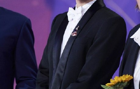 易烊千玺今后会专注演员还是继续唱歌？