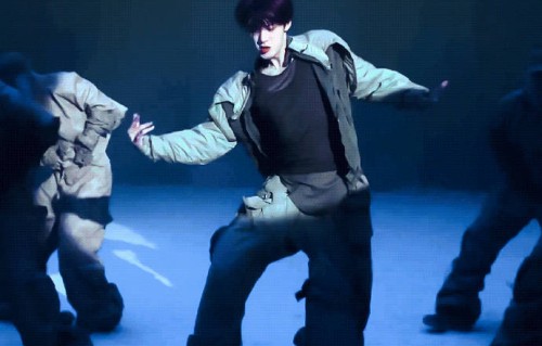 檀健次DEAD REFLEX红衣舞台炸场！百万制作、韩导加持，重塑唱跳标杆