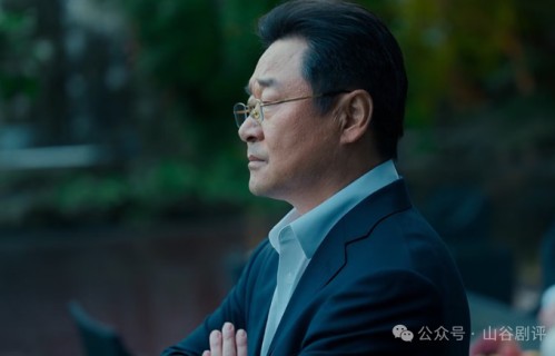 《人之初》大结局:导演只是邀请王景春来演个反派,不曾想到他演技炸裂,凭满脸“弥勒笑”,让观众恨的牙痒痒