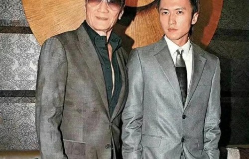 谢贤已经被火葬,谢霆锋和妹妹为父亲举办告别礼,两个儿子也在场