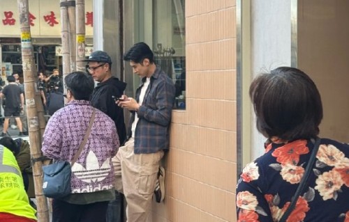 偶遇明星拍戏时怎样做才不算打扰剧组？