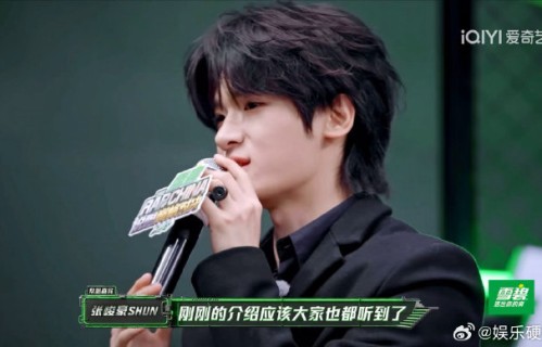 张峻豪和严浩翔在《说唱巅峰对决2026》中合作舞台的表现如何？