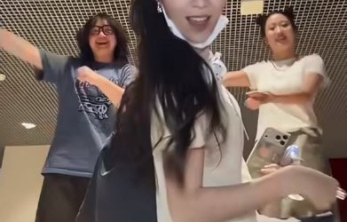 粉丝对朱美吉的合拍共舞反应如何？