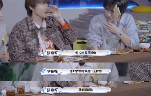 黄朔小时候的弹唱视频中表演了什么歌曲？|钢琴|吉他|童年|曲目|生日