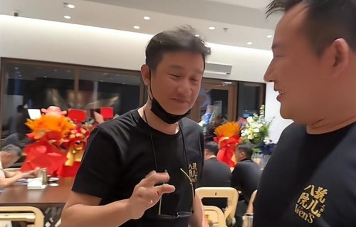 文章转行开饭店，人气火爆，凌晨4点排队，曾经影帝走出新的人生