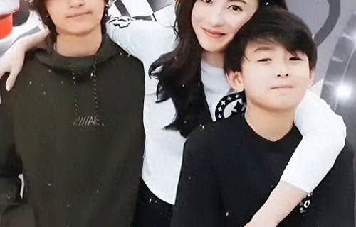 谢霆锋没想到，花重金养大的两个儿子，如今竟成张柏芝的“救赎” 