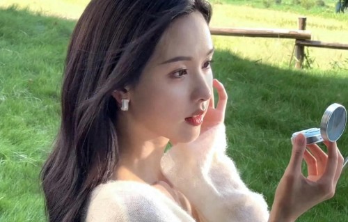 陈都灵这套“廉价感”针织衫，才是普通人学不会的高级感 