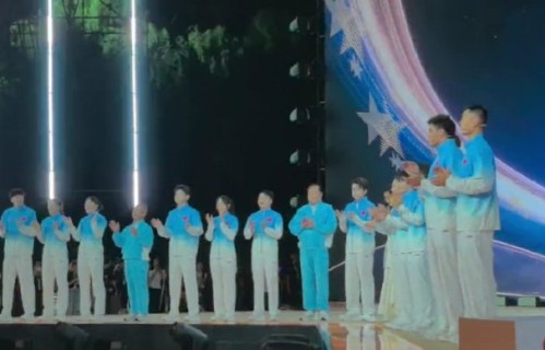 王楚钦王曼昱在饭局名场面里为什么只唱出“亚洲”？
