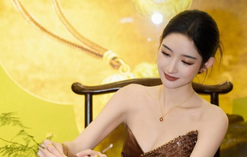 王玉雯三套造型封神！豪门千金到清冷御姐再到甜妹，风格切换绝了