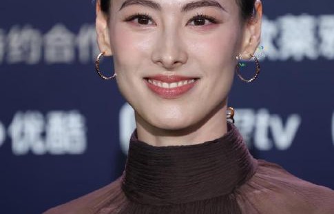梁洛施38岁生日工作排满，坦言儿子大了很少收贺卡