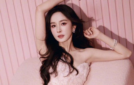 杨幂近期为什么发布大量动图物料？