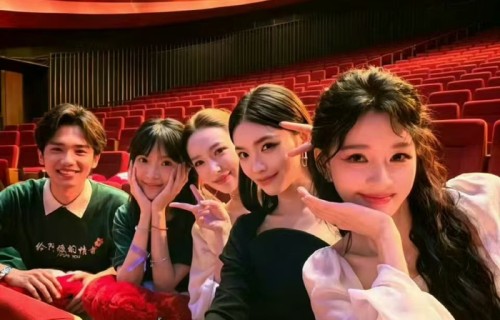 孙怡林允程潇等五女星微博电影之夜合影