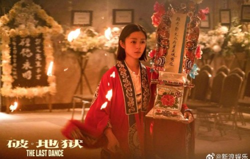 带伤封后！卫诗雅凭《破·地狱》创百花奖历史