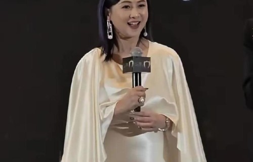 翁虹又胖了，女人到了这个岁数，真的控制不了自己的身材了