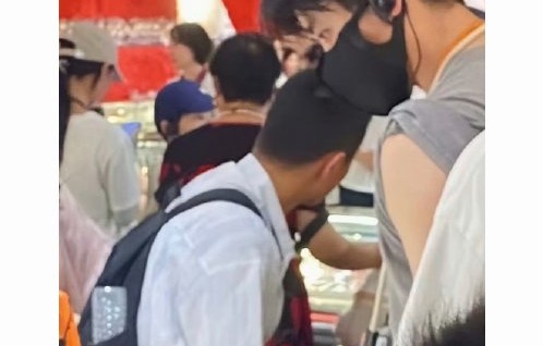 网友对丞磊口罩遮不住帅气的反应如何？