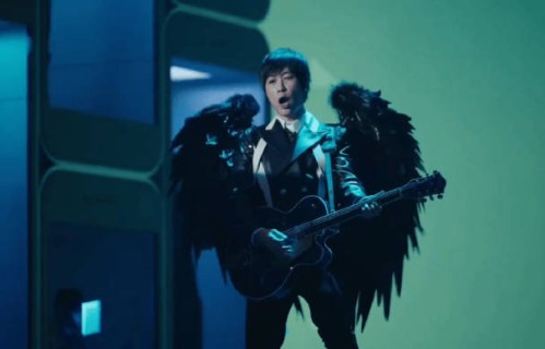 王嘉尔阿信合作曲《Alive》MV幕后花絮首曝