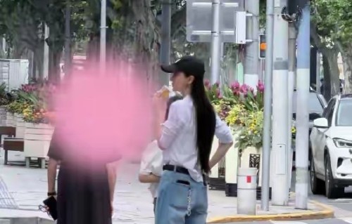 Angelababy儿子小海绵现在到底多高？|长发|下巴|上海市|帽子|裤子