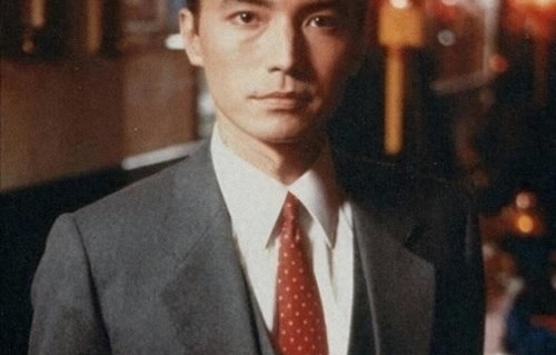 亚洲第一美男被妻子遗弃，无父无母无儿无女，红遍华夏却突然隐没