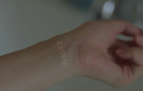 白鹿与周翊然合作的《透明爱人》MV讲述了什么故事？