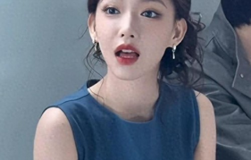 程潇首尔极简造型热搜生图，出发与秀场不一样，差在哪 