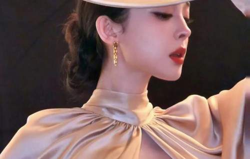 娜扎这眼神杀疯了！“生图界最严厉母亲”实锤，怼脸拍都能封神