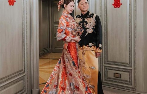 恭喜！TVB知名男星在马来西亚结婚，新娘戴满身金器风光出嫁