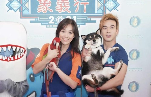 从被捧在手心到一天打三份工：庞景峰的跌落，是“妈宝”人生最残酷的成人礼
