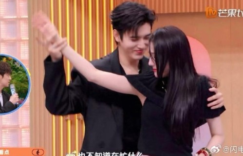 《白日提灯》中陈飞宇和迪丽热巴的角色关系如何呼应这次直播互动？