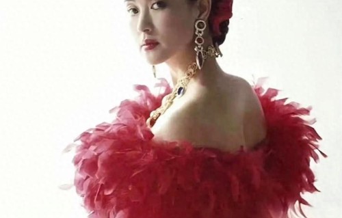 刘晓庆红衣封神！一出场就碾压全场，颜值气场双在线，美到失语