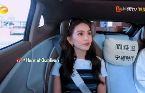 《中餐厅10》昆凌呆萌反差感拉满，全程被动社交，拍照反复配合！