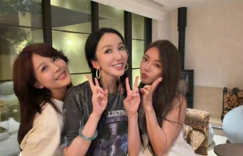爱情公寓三美重聚！素颜合照引爆青春回忆杀