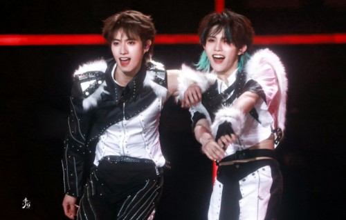 朱苏CP在所属偶像团体“三代”中的人气地位具体如何？