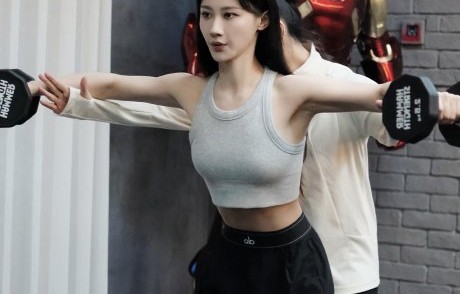 何宣林在《乘风2026》中的舞台表现和初舞台反响如何？