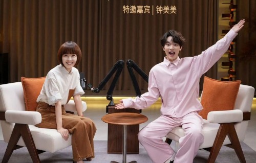 19岁钟美美上鲁豫访谈，自曝给妈妈买奔驰、成立公司，谈及38岁妈妈求职困境