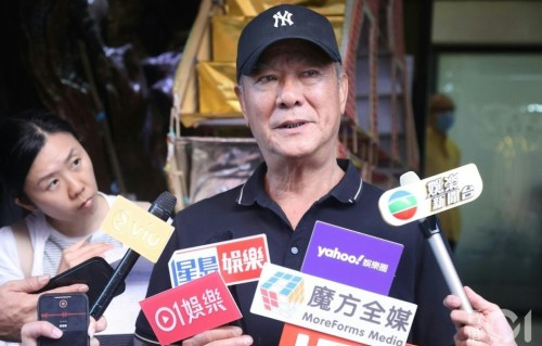 香港双料影帝直播狠踩周星驰，嘲无妻无儿有钱也没用，遭网友炮轰
