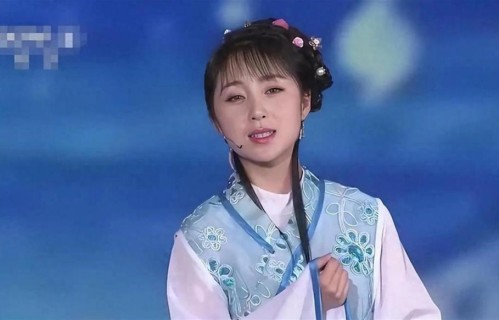 她靠星光大道一炮而红，却因当小三前途尽毁，如今沦为了家庭主妇