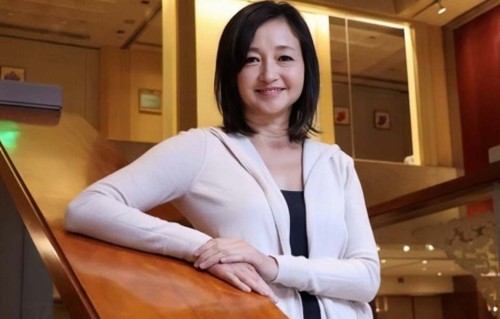 香港知名女星或将转型拍短剧，不整容不医美，移民加拿大多年