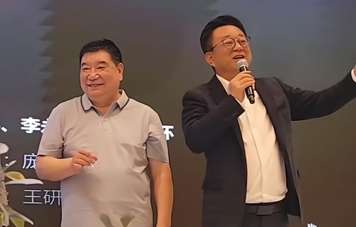 骚扰风波8年后，再看61岁朱军现状，事实证明，董卿当年没说错