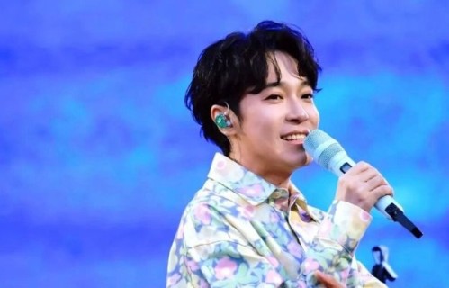 吴青峰《巴别塔庆典》在歌手总决赛由谁翻唱？