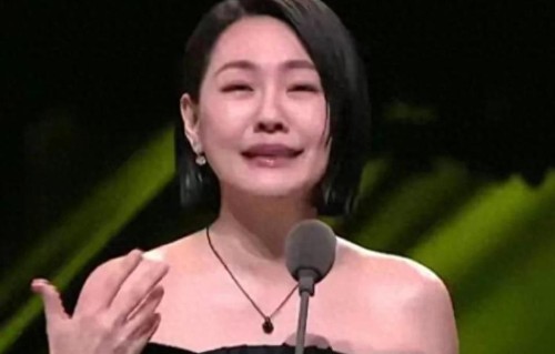 别再心疼小S了！大哭飙脏话、为范玮琪应援、晒小女儿，全是算计