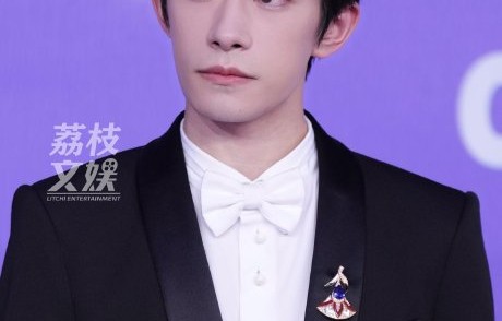 易烊千玺在百花奖红毯上分享了对《小小的我》怎样的理解？