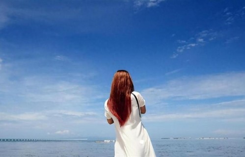 从不穿裙子、旗袍的女人，表面是朴素，实则有心理束缚