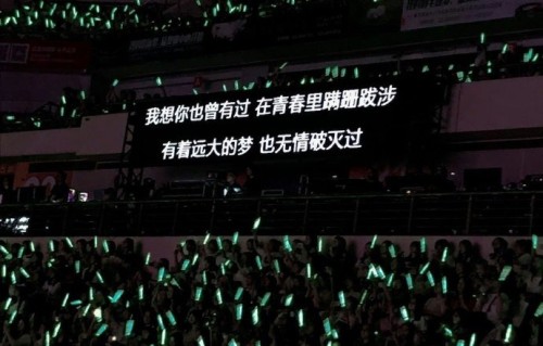 王源一句话让全场低头，追星女孩的心声被懂