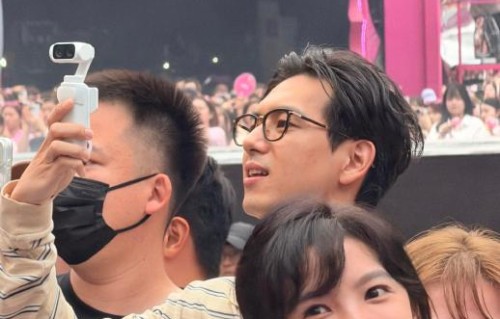 李现为什么被网友称为“专业站哥”？|汪苏泷|章若楠|演唱会|相机|春晚