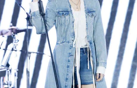 李宇春在张北音乐节演唱了哪些经典歌曲？