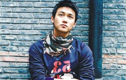 娶个贤妻旺三代，爱情长跑28年仍甜蜜如初，49岁成为叔圈男神