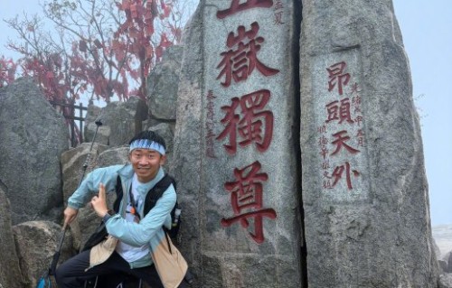 杨迪五台山准备合影，被网友反超落空白，刘昊然躺枪