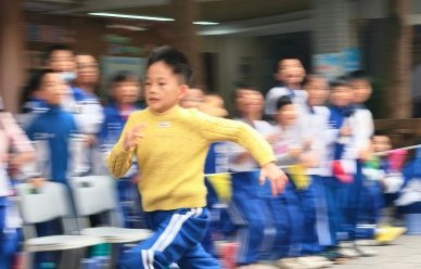 张柏芝14年独自带娃，儿子公开表白看哭全网