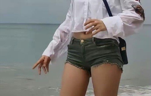 这才是宋祖儿最真实的模样吧?早年青涩照流出,小麦肤色抢镜!