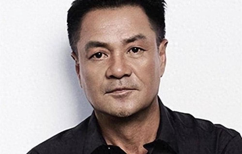 被许晴分手后，在葛优家沙发瘫了3年，62岁的他事业爱情双丰收